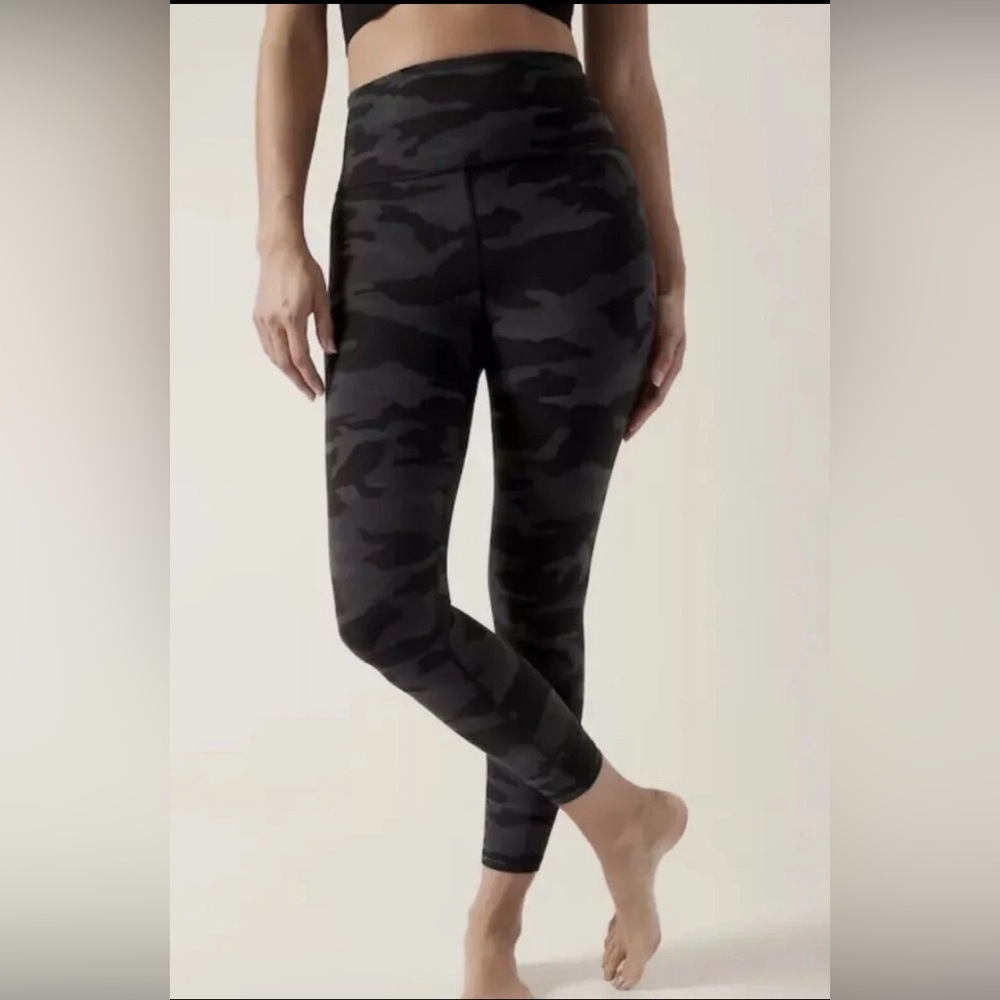 Athleta Elation 7/8 Camo Leggings XS Black Gray 531310